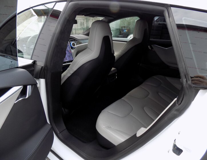 Tesla Model S 12