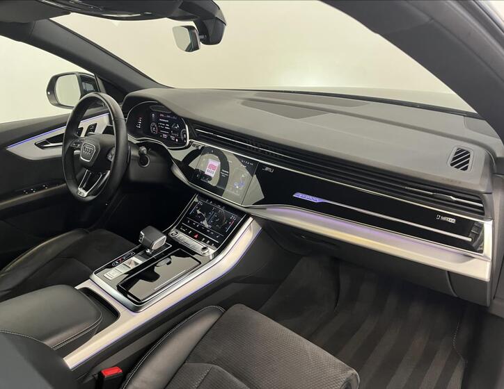 Audi Q8 22