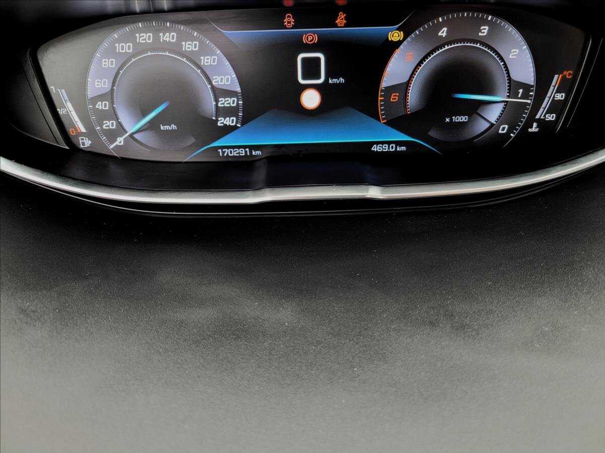 Peugeot 3008 SUV / Terénní 1,5 l 96 kw