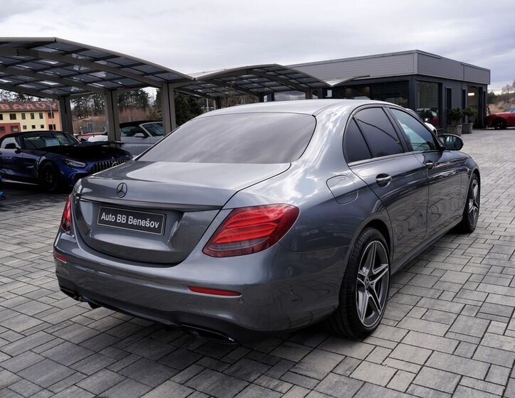 Mercedes-Benz Třídy E Sedan 2,0 l 143 kw