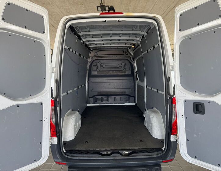 Mercedes-Benz Sprinter 17