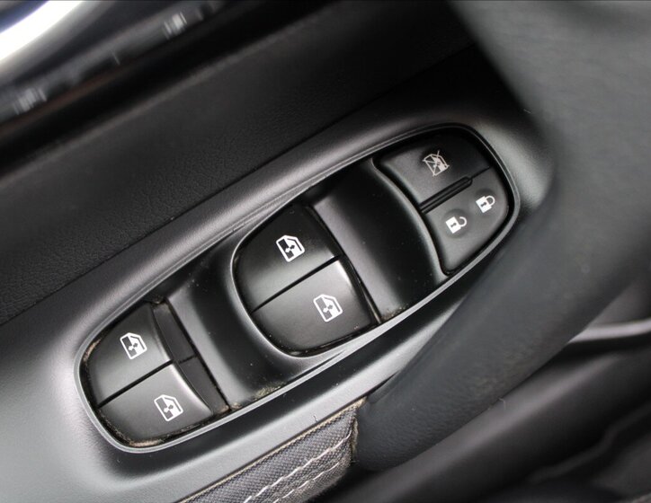 Nissan Qashqai SUV / Terénní 1,3 l 103 kw