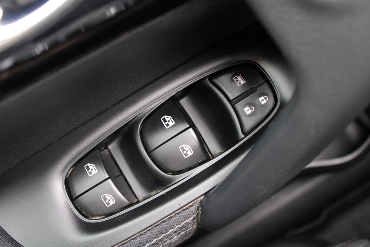 Nissan Qashqai SUV / Terénní 1,3 l 103 kw