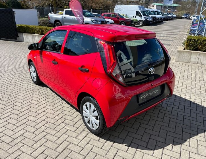 Toyota Aygo Hatchback 998,0 53 kw