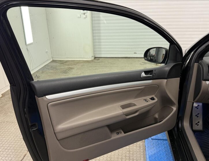 Volkswagen Golf Kombi 3,2 l 184 kw