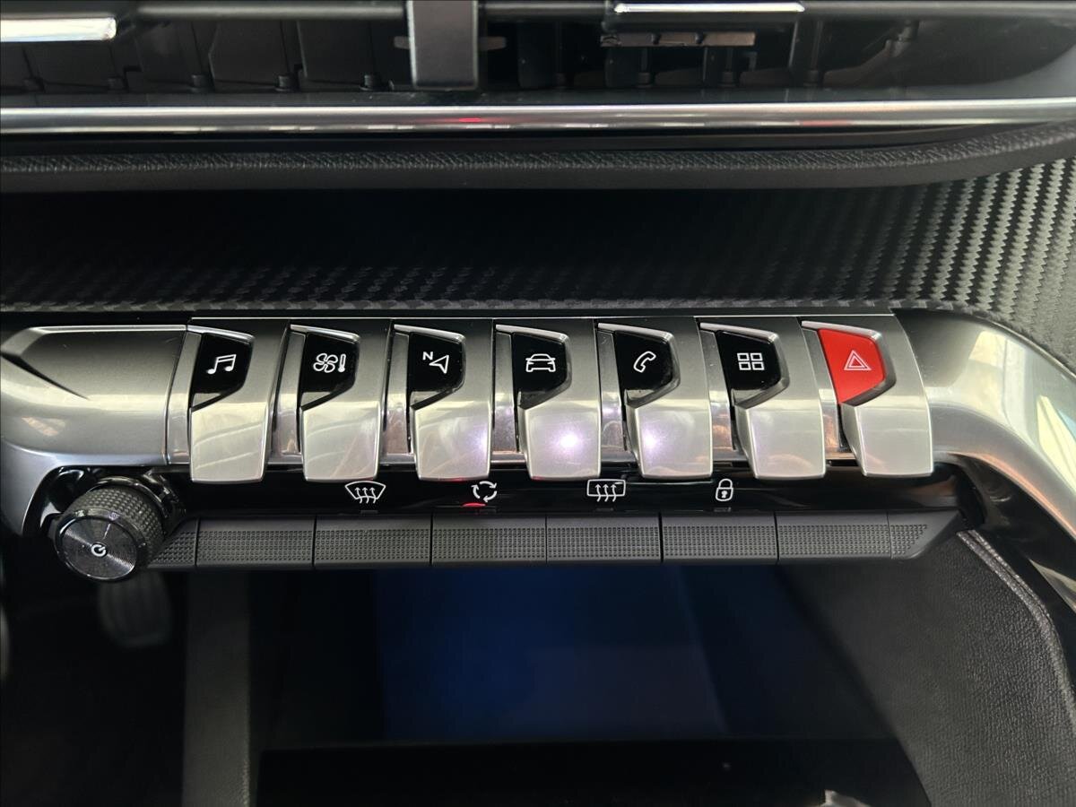 Peugeot 3008 SUV / Terénní 1,5 l 96 kw