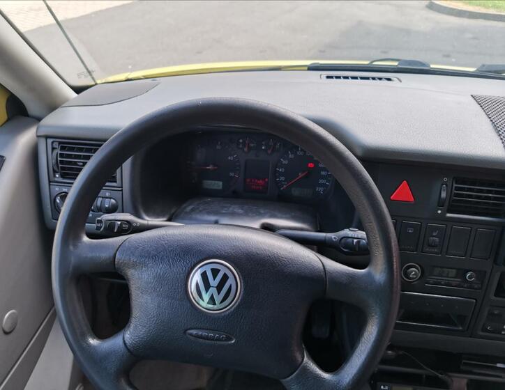 Volkswagen Multivan 23