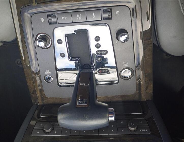 Volkswagen Phaeton 12