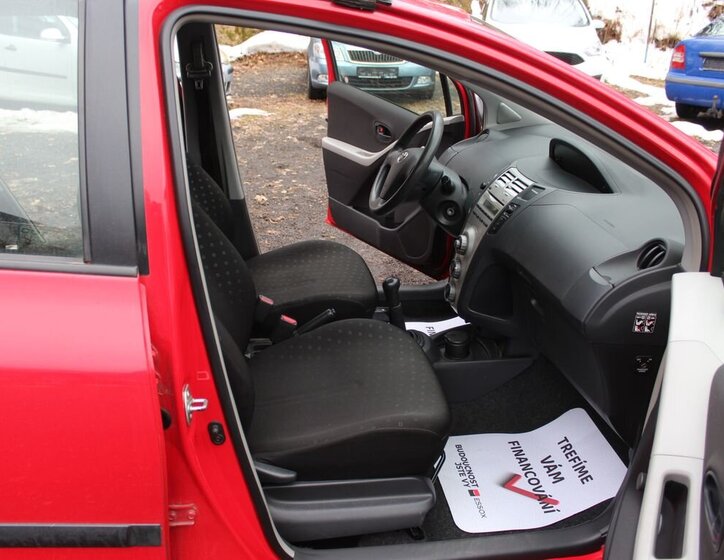 Toyota Yaris Hatchback 998,0 51 kw