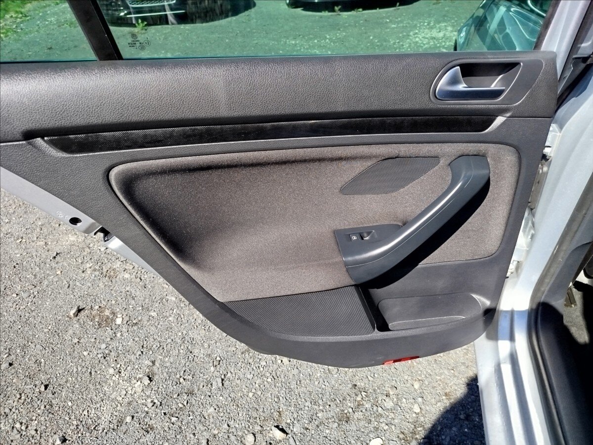 Volkswagen Golf Kombi 2,0 l 103 kw