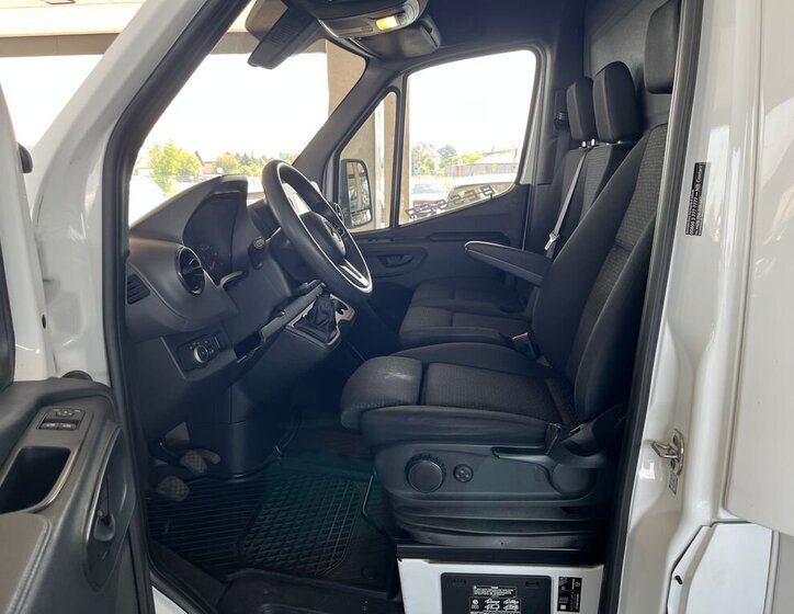 Mercedes-Benz Sprinter 9