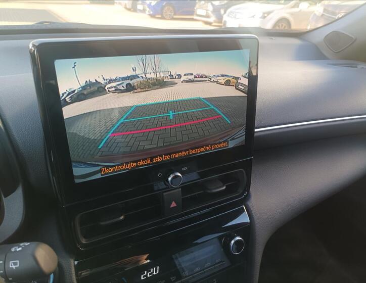 Toyota Yaris Cross 16