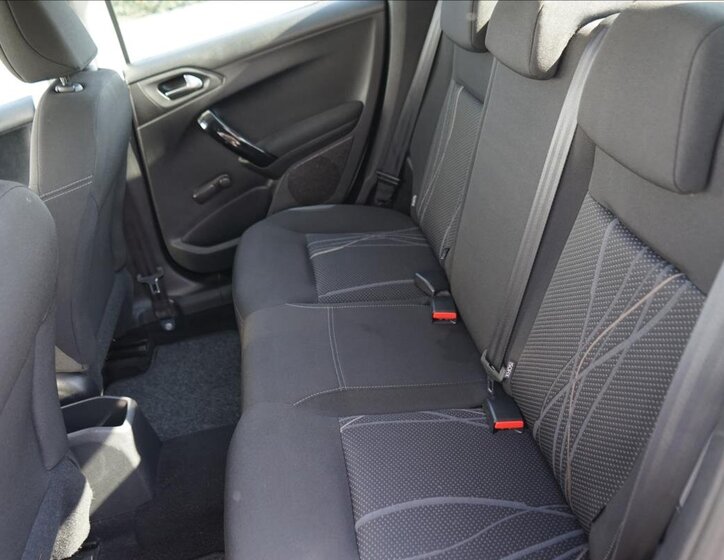 Peugeot 208 Hatchback 1,2 l 60 kw