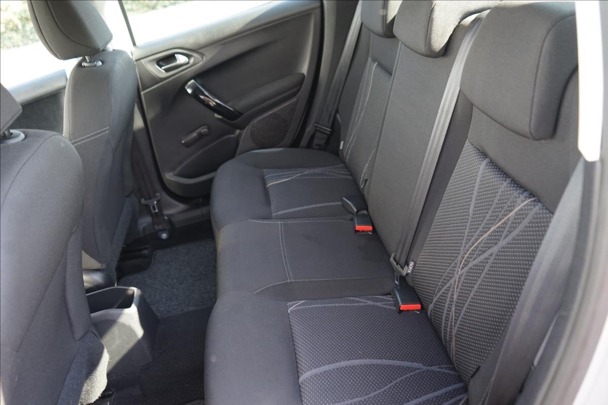 Peugeot 208 Hatchback 1,2 l 60 kw