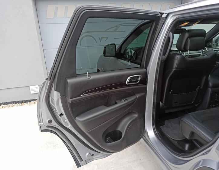 Jeep Grand Cherokee 29