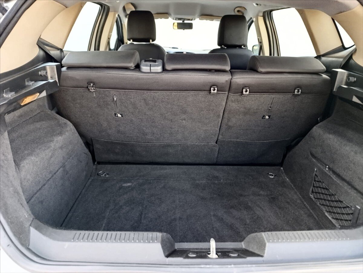 Lancia Delta Hatchback 1,6 l 88 kw