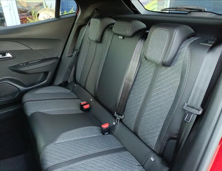 Peugeot 2008 SUV 1,2 l 74 kw