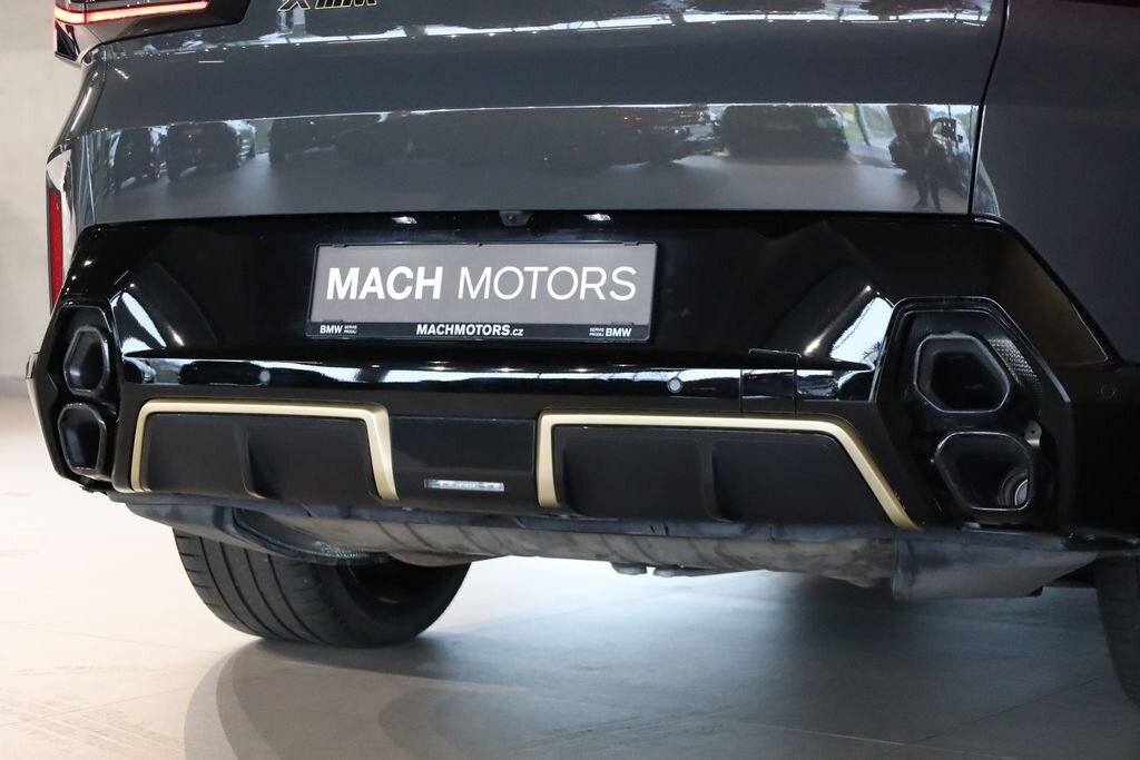 BMW XM SUV / Terénní 4,4 l 480 kw