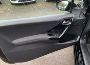Peugeot 208 13