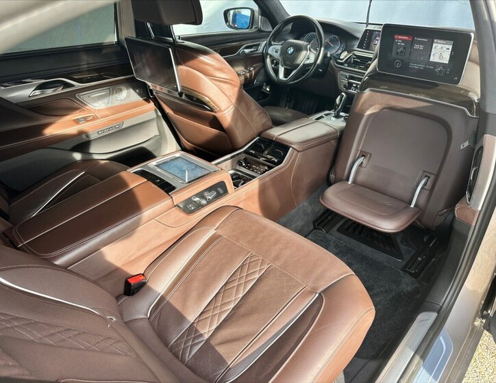 BMW Řada 7 21
