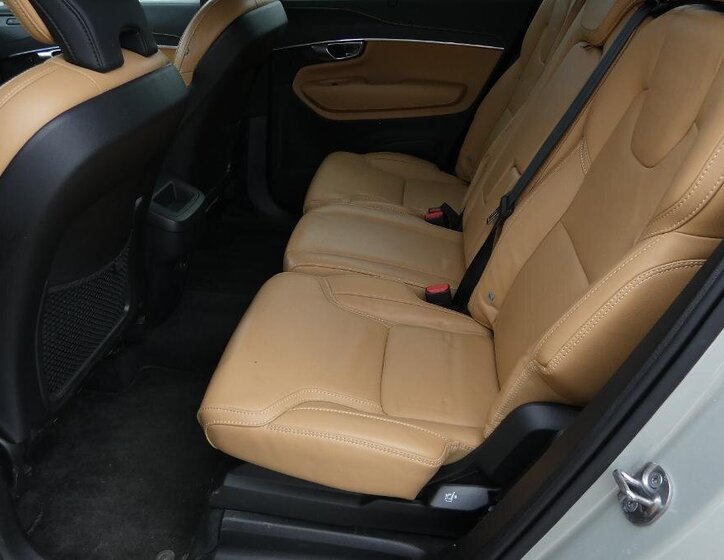 Volvo XC90 SUV / Terénní 2,0 l 220 kw