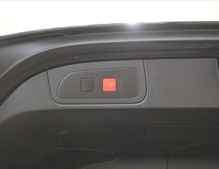 DS Automobiles DS7 Crossback SUV 1,6 l 221 kw