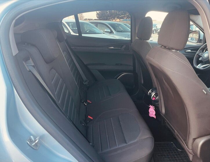 Alfa Romeo Stelvio SUV / Terénní 2,1 l 118 kw