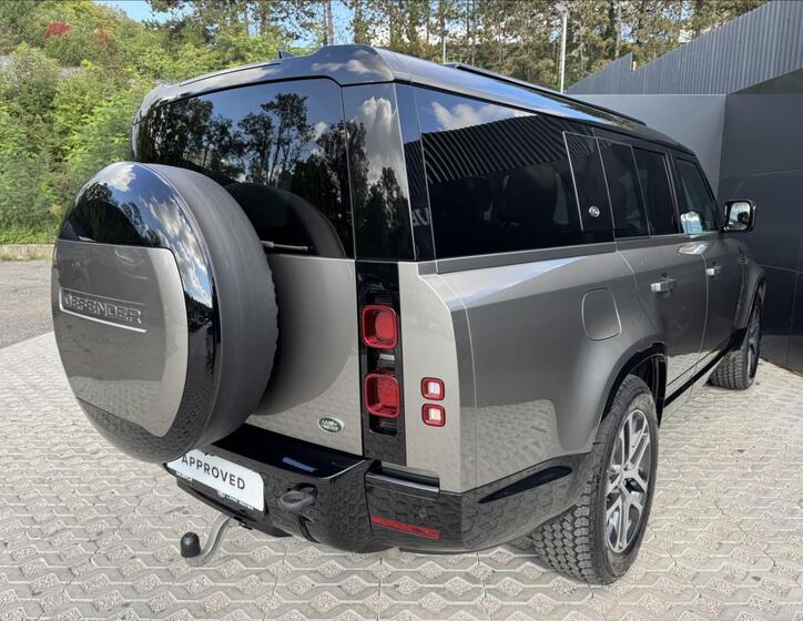 Land Rover Defender 7