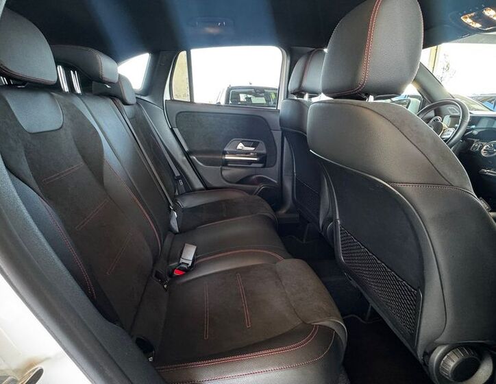 Mercedes-Benz GLA 12