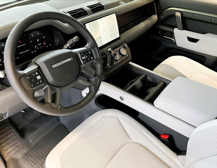 Land Rover Defender SUV / Terénní 3,0 l 183 kw