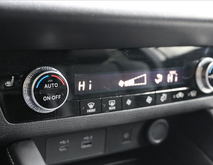 Mitsubishi Outlander SUV / Terénní 2,4 l 162 kw