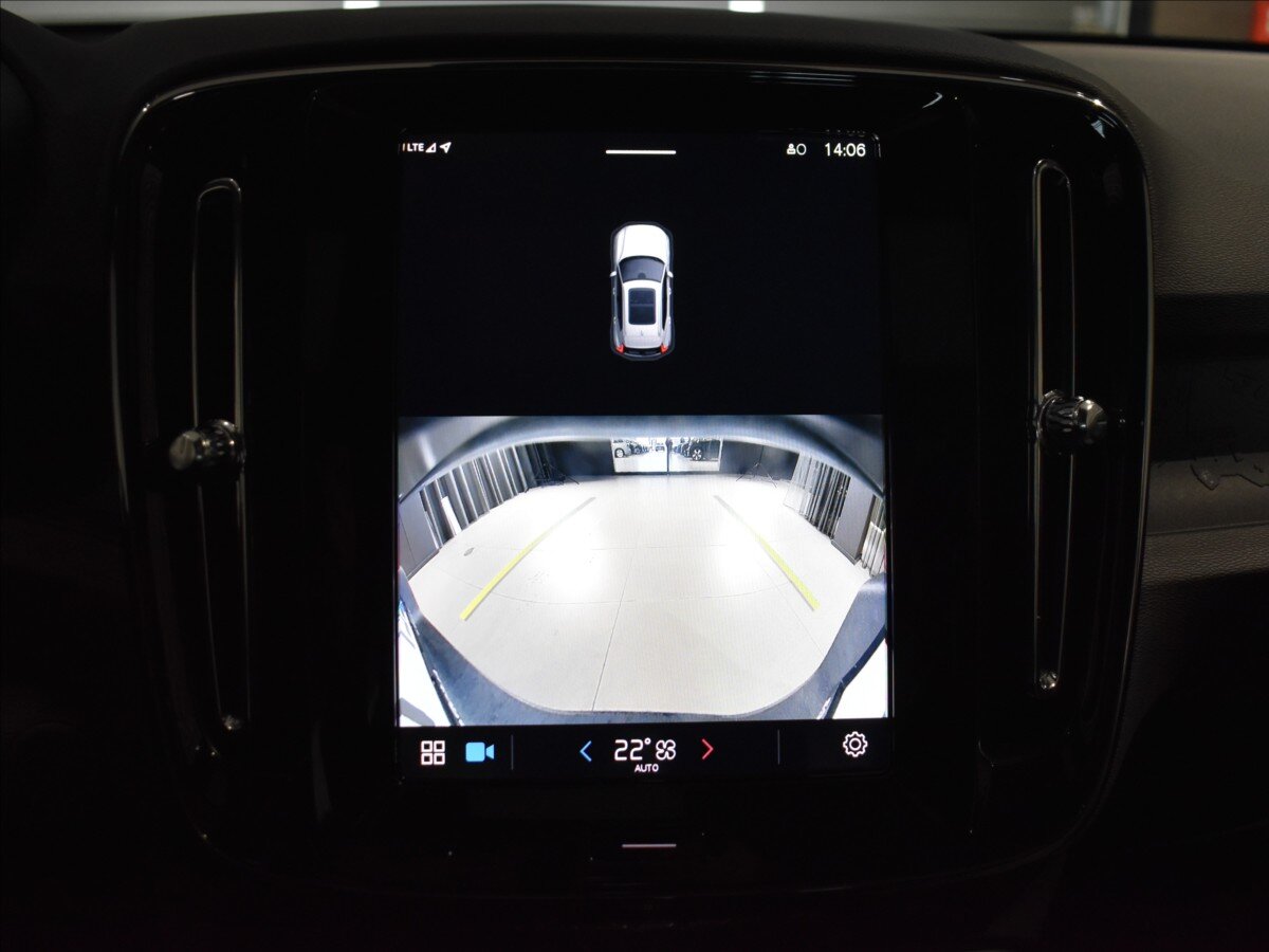 Volvo EX40 SUV / Terénní 0,0 185 kw