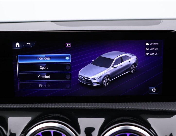 Mercedes-Benz Třídy A Sedan / Limuzína 1,3 l 118 kw