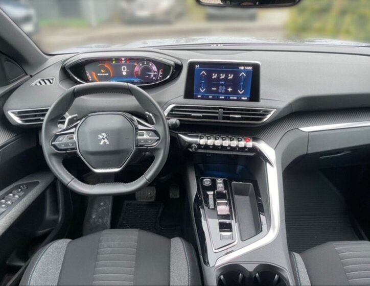 Peugeot 3008 SUV 1,2 l 96 kw