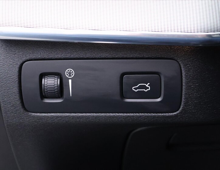 Volvo XC90 SUV / Terénní 2,0 l 173 kw