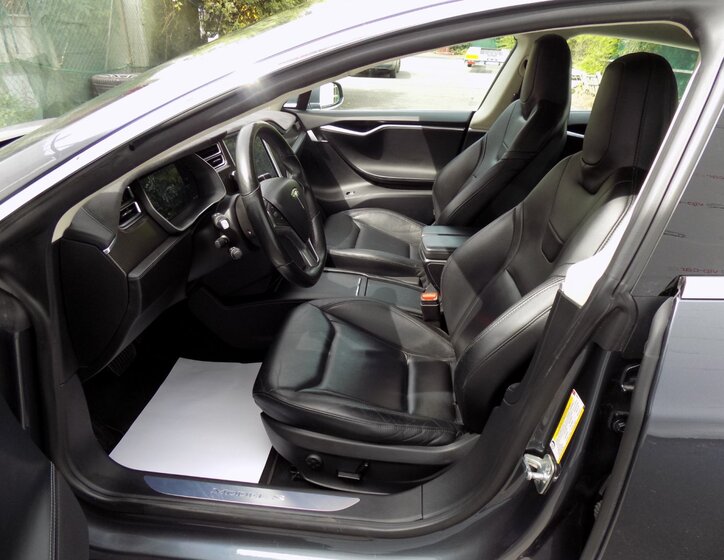 Tesla Model S 12