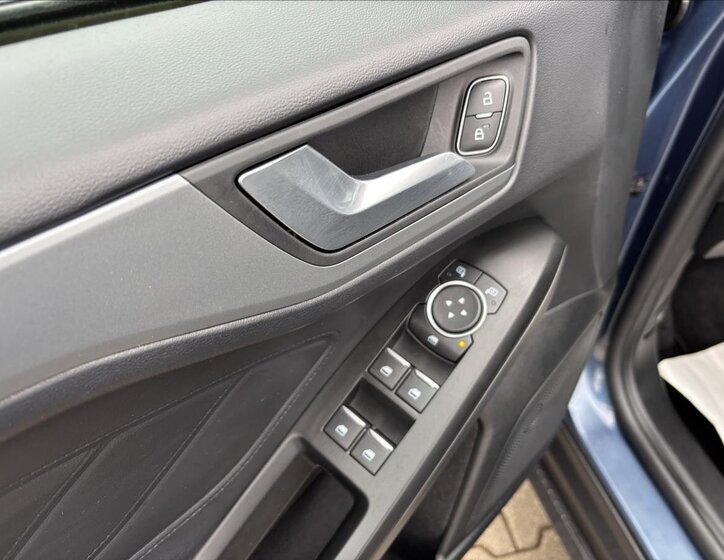 Ford Focus Kombi 999,0 92 kw