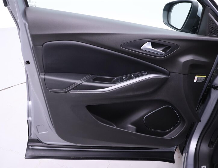 Opel Grandland X SUV / Terénní 1,6 l 147 kw