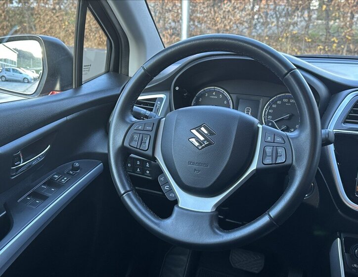 Suzuki S-Cross 21