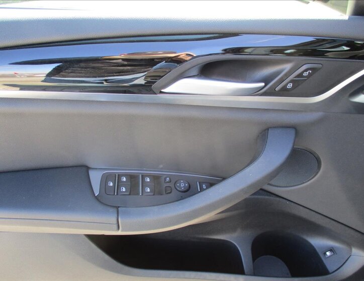 BMW X3 SUV / Terénní 2,0 l 215 kw