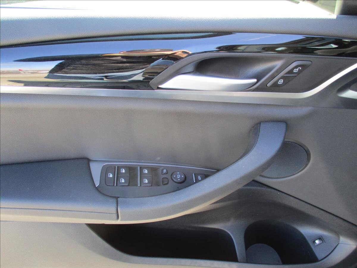 BMW X3 SUV / Terénní 2,0 l 215 kw