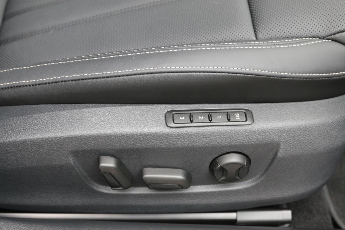 Škoda Superb Sedan / Limuzína 2,0 l 140 kw