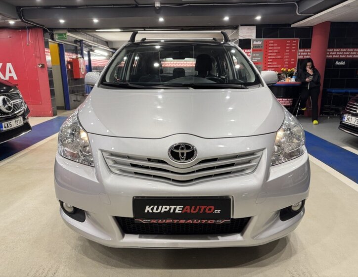 Toyota Verso Kombi 2,0 l 93 kw