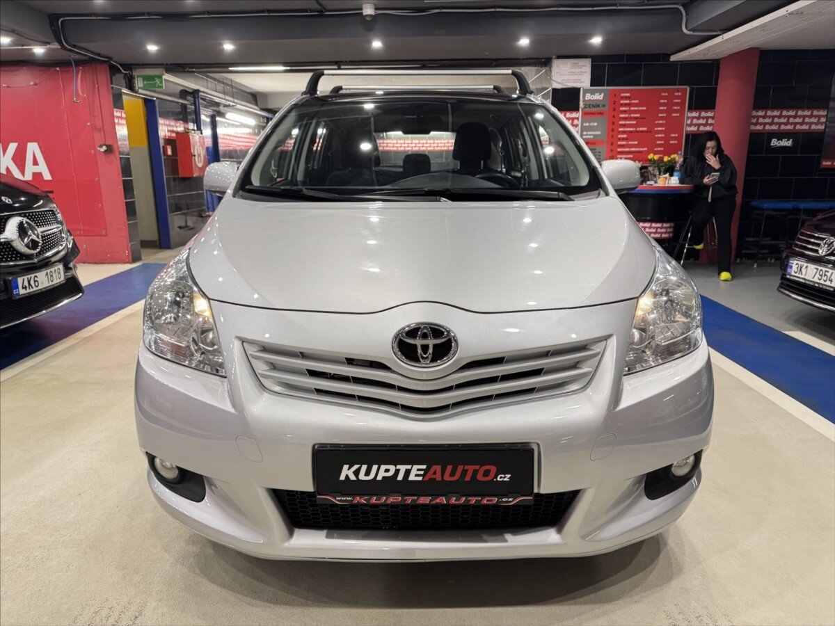 Toyota Verso Kombi 2,0 l 93 kw