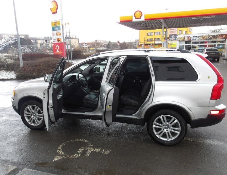 Volvo XC90 SUV 2,4 l 136 kw