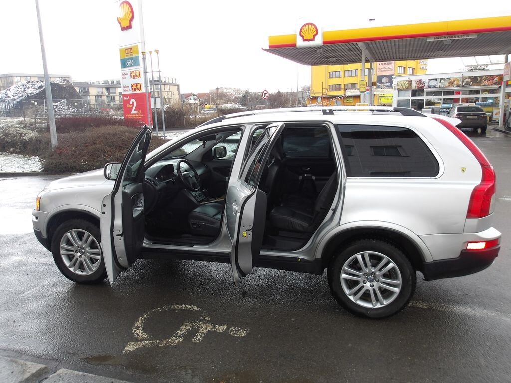 Volvo XC90 SUV 2,4 l 136 kw