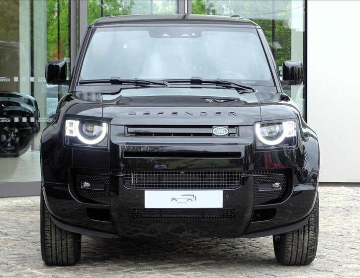 Land Rover Defender 6