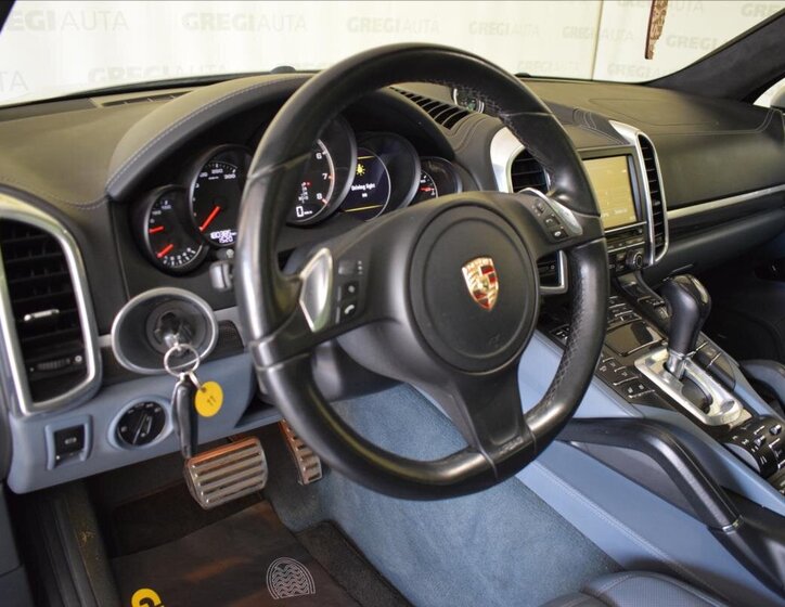Porsche Cayenne SUV 4,8 l 405 kw