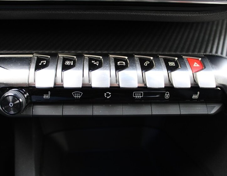 Peugeot 3008 SUV / Terénní 1,5 l 96 kw