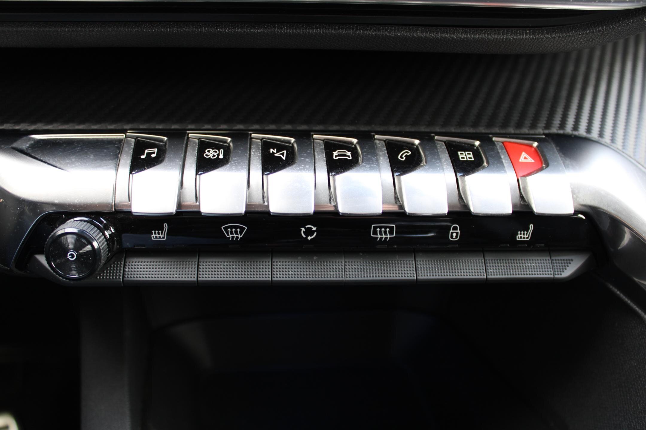 Peugeot 3008 SUV / Terénní 1,5 l 96 kw